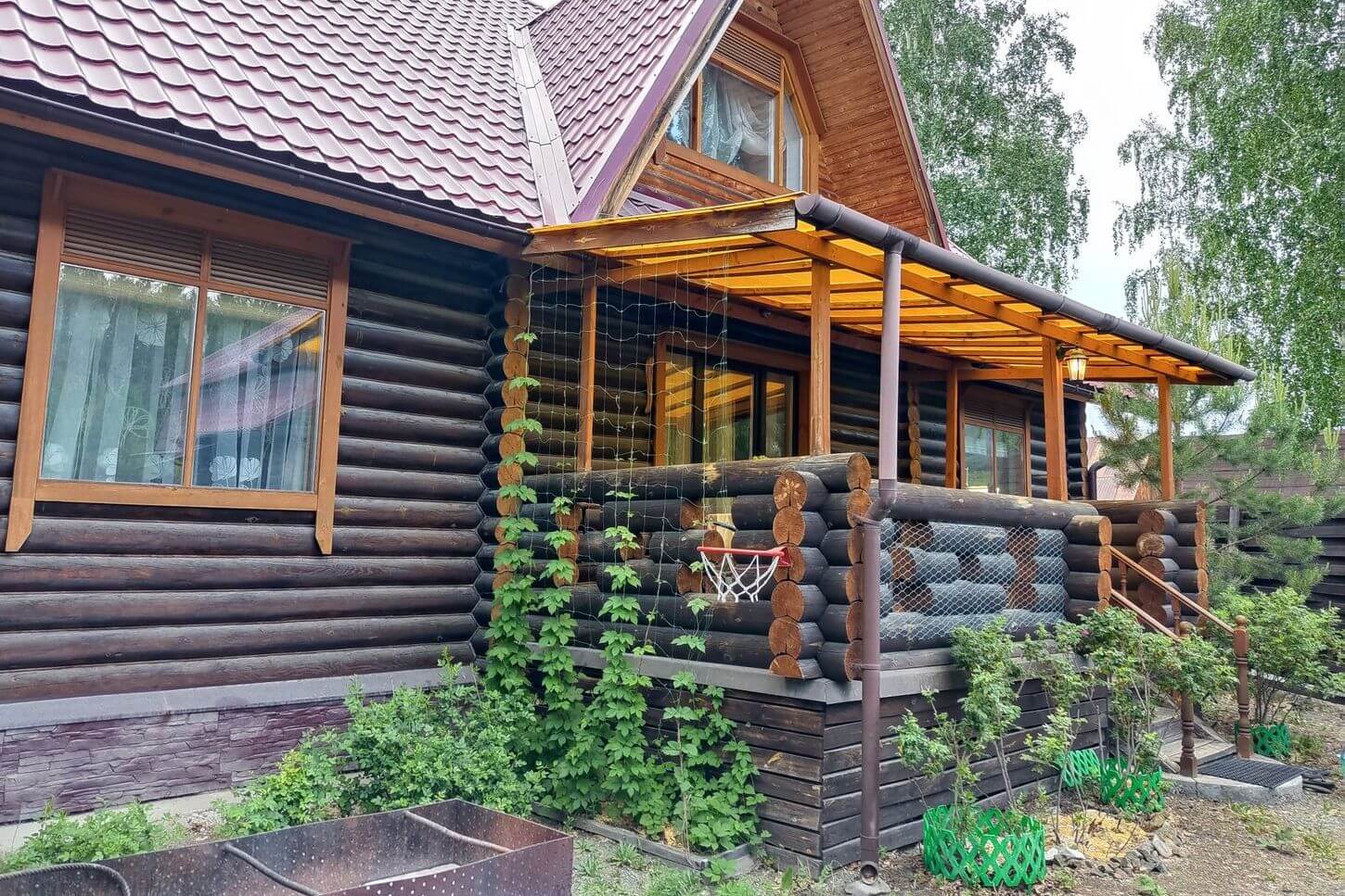 Бревенчатый дом.